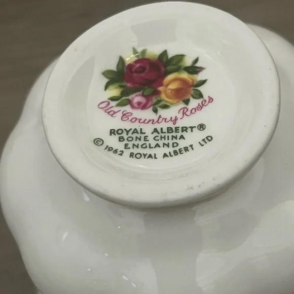 Royal Albert Old Country Roses Demitasse Cup and Saucer Set Floral England - Picture 7 of 8